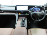 「中古車ハイブリッド保証」付き。ハイブリッド機構を無償で保証します。保証期間は、初度登録年月から10年目まで、またはロングラン保証が終わってから3年間。ただし累計走行距離が20万km以内です。