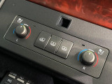【シートヒーター&ベンチレーション】夏場は涼しい風でお尻や背中の熱やムレを防ぎ、冬はエアコンよりも早く温まってポカポカに!季節を問わず快適に過ごせます。