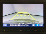 【バックカメラ】運転が苦手な方も車庫入れラクラクです!ギアをリバースに入れれば自動的に切り換わりますので、面倒な操作は不要です♪狭い駐車場もお車を傷つけず安心ですね!