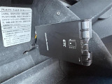 【ETC】有料道路を利用する際に料金所で停止することなく通過できる、ETC車載器(ノンストップ自動料金収受システム機器)が装備されています。セットアップを行うことで利用可能になります。