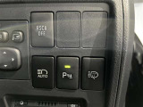 【クリアランスソナー】超音波センサーで車体と障害物の距離を検知し、近づくとブザー音やディスプレイ表示で警告する支援機能