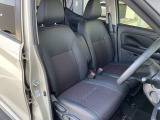 運転席もゆったりとお座り頂けます。