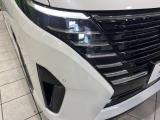 【シーケンシャルターンランプ付きLEDヘッドライト】人気の『流れるウィンカー』付きのLEDヘッドライトを装備♪高級感はもちろん、点灯時は存在感たっぷりで他車からも認識されやすく安心です。