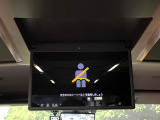 【フリップダウンモニター】大画面モニターで後席でもエンタメをお楽しみいただけます。小さなお子様にも大人気の装備です♪