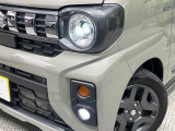 【LEDヘッドライト】悪天候や夜間走行時も良好な視界を確保し安心して運転できる高輝度LEDヘッドライトを装備!点灯速度が早く、消費電力も抑えられています。