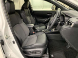 中古車をキレイで気持ちよくお乗りいただけるよう、エンジンルームから、シートを外した洗浄まで、目に見えない部分も徹底的に洗浄しています!
