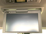 【12.1型フリップダウン】大画面モニターで後席でもエンタメをお楽しみいただけます。家族や友人とお出かけする機会が多い方に大人気です♪