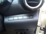 運転席の右側に各種スイッチがまとめられています。