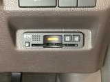 ハンドルの右下にETCがついています。高速道路の料金所の通過も楽々です!。 カードの取り出しもしやすい場所についています。