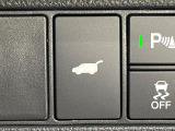【パワーバックドア】スマートキーや運転席のボタンを押すだけでリアゲートが自動で開閉します!荷物を持っている時や、高い位置にあるバックドアを閉める際に便利な機能です♪
