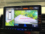 【パノラミックビューモニター】専用のカメラにより、上から見下ろしたような視点で360度クルマの周囲を確認することができます☆死角部分も確認しやすく、狭い場所での切り返しや駐車もスムーズに行えます。