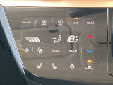 オートエアコンで温度調整も楽チン!四季を問わず快適に運転することが出来ます。