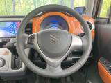 インテリアに合わせたデザインのステアリングは、運転される方のことも考え、運転しやすい形状、大きさです。是非一度、実際に触ってお確かめください。