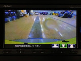 【バックカメラ】運転が苦手な方も車庫入れラクラクです!ギアをリバースに入れれば自動的に切り換わりますので、面倒な操作は不要です♪狭い駐車場もお車を傷つけず安心ですね!