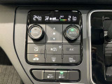 プラズマクラスター搭載フルオートエアコンディショナーとなっております。運転席と助手席でそれぞれで温度設定ができますので、快適にドライブをすることができます。
