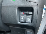 両側電動スライドドアです。