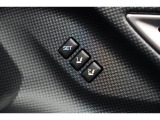 運転席のシートポジションメモリー機能は、登録済みの運転者と交代しても、シートポジションの変更の手間がかかりません。