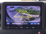 バックモニター付きで、車庫入れやバック時の後方確認をしっかりサポート。モニターに映し出される映像で死角も確認しやすく、狭い場所での駐車や後退時の操作をより安心して行えます。