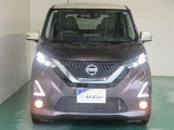 明度の高いLEDヘッドライトで、夜間の運転も安心です。