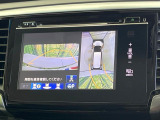 【マルチビューカメラシステム】専用のカメラにより、上から見下ろしたような視点で360度クルマの周囲を確認することができます☆死角部分も確認しやすく、狭い場所での切り返しや駐車もスムーズに行えます。