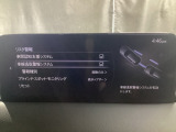 車線逸脱警報システムは、走行中にカメラで車線を検知して、自車が車線から逸脱する可能性があると判断した場合に、警報によりドライバーに通知します。