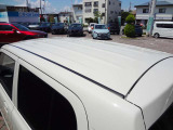 やわらかい印象のベージュ系。買物・送迎・通勤にもなじみやすい色です。