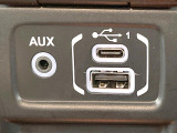 ●USB・AUX接続:お手持ちのミュージックプレーヤーを接続し、車内でお気に入りの音楽を気軽に楽しむことができます♪