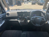 機能性の良いコックピットと、視線が高く視界も良く運転もし易いです。