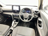 運転席まわりです。 各操作スイッチは使いやすい位置に配置されてます。