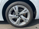 デモカーや社有車として使用していた車両が在庫の多くを占めています。そのためお車の経歴や整備記録はしっかりと把握しており、自信を持ってご提案できるお車ばかりです。