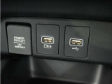 ◆USB接続端子◆スマホやiPodなどを接続して、いつもの音楽を車内でもお楽しみいただけます♪