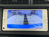 バックモニターで、後方を確認しながら安心して駐車することができます。※カメラが映し出す範囲は限られています。必ず車両周辺の安全を直接確認してください。