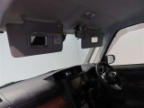 運転席・助手席にもバニティーミラーが付いて、身だしなみチェックが簡単に出来ます♪