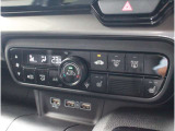 オートエアコンのお車ですので室内の温度をスムーズに調整してくれます♪