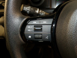 【ステアリングリモコン】ステアリングにオーディオ調節可能なスイッチが装備されていますので運転中でも視線をそらさずにオーディオの調節が可能です!