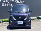 フロントガラスの上部には衝突軽減ブレーキの装置も付いており、より安全に運転を楽しんでいただくことができます。