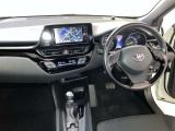すっきりとしたデザインの内装は、さすがトヨタ車の上品さを感じます。