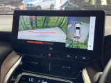 【パノラミックビューモニター】専用のカメラにより、上から見下ろしたような視点で360度クルマの周囲を確認することができます☆死角部分も確認しやすく、狭い場所での切り返しや駐車もスムーズに行えます。
