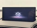【メーカー純正ナビ】インテリアに溶け込むスタイリッシュな「専用設計」メーカーナビを装備♪視認性や操作性など基本性能にも優れ、より上質なカーライフをお楽しみいただけます。