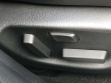 ◆運転席パワーシート◆シートの前後スライド、背もたれ部のリクライニングに加え、運転席は前後独立での高さと腰部のサポート量をすべて電動で調整可能です!