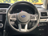 インテリアに合わせたデザインのステアリングは、運転される方のことも考え、運転しやすい形状、大きさです。是非一度、実際に触ってお確かめください。