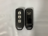 スマートキー付きですからドアロックの開閉およびエンジンスタートが楽々です。電動スライドドアの開け閉めもボタンで操作できます。スペアキーも同じものを用意しております。