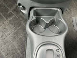 ドリンクホルダーがあるのはとっても便利!折りたたむとコンパクトに収納できます☆