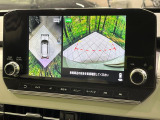 【マルチアラウンドモニター】専用のカメラにより、上から見下ろしたような視点で360度クルマの周囲を確認することができます☆死角部分も確認しやすく、狭い場所での切り返しや駐車もスムーズに行えます。