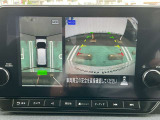 ナビ画面にアラウンドビュ-モニタ-の映像を映し出しています。  狭い場所での車庫入れをサポ-トしてくれる便利アイテムです。