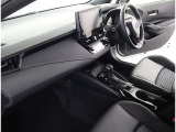 広々とした車内空間に優れた燃費性能。更にデザインも上質で人気のお車です!