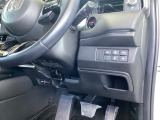 左側に高速で便利なETCがあり、横滑りを防ぐVSAなどのスイッチは、運転席の右側、手の届きやすい位置にあります。