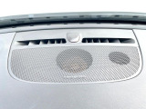 【harman kardon】ハーマンカードンのHi-Fiスペシャリストと共に、モデル別に開発・設計された専用チューニングが臨場感溢れる音響空間を実現しています。