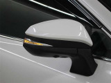 サイドターンランプ付きドアミラー。車両のドレスアップと右左折時の被視認性を兼ね備えたお洒落なミラーです。