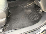 運転席フロアマットです。使用感はありますが、比較的綺麗な状態です。